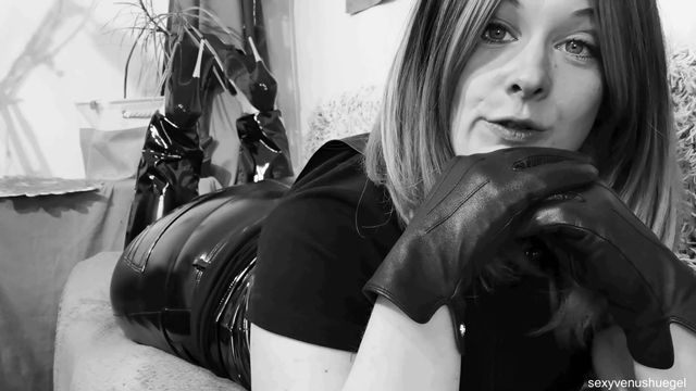 sexyvenushuegel's Porno Video: Wie Olli eine Bahnhofsschlampe sein
