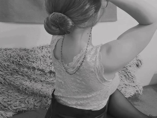 sexyvenushuegel Porno Video: Seniorin Hilde 62 will stoßen Teil 1